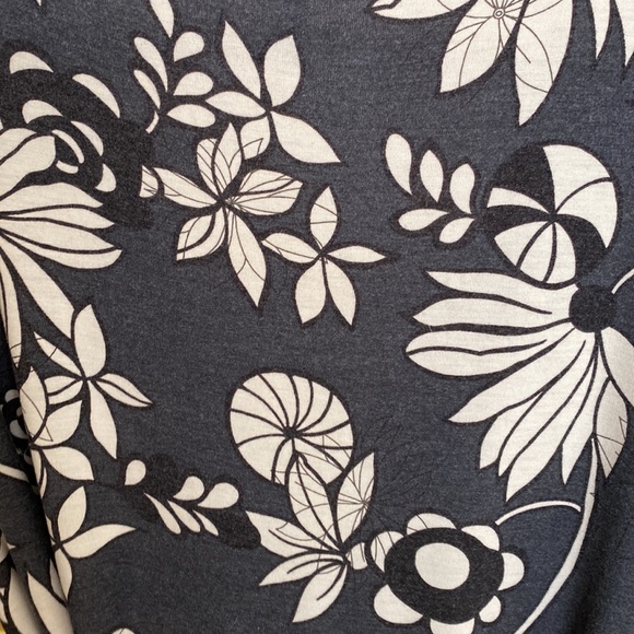 Old Navy Abstract Floral Faux Wrap Dress - Picture 4 of 7